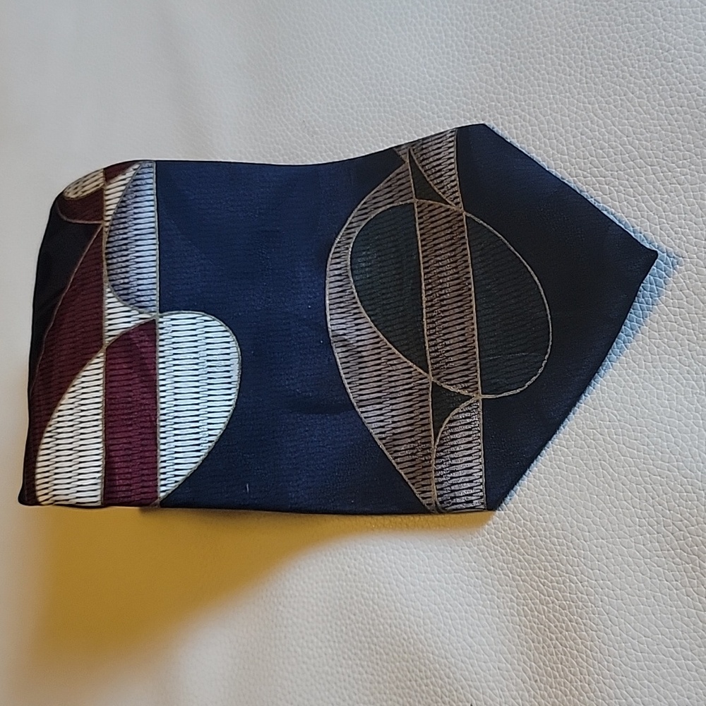 Abstract Silk Tie. Albert Nipon. Red/Blue/White. MADE IN USA.